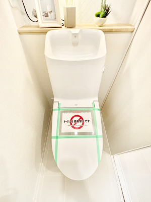 トイレ トイレは白を基調とした清潔感のある落ち着ける空間に！