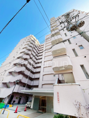現地外観写真 生活に便利な地に伸びやかな家族の生活風景を描く住まい
