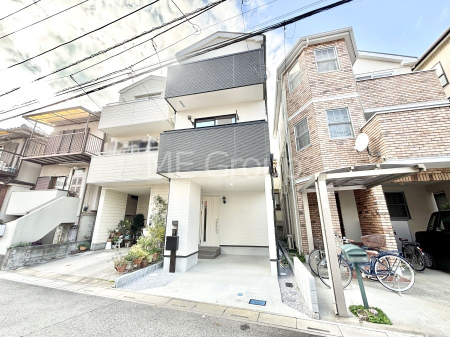 現地外観写真 暮らしやすさと居心地の良さにこだわったシンプルで飽きのこないデザイン ！