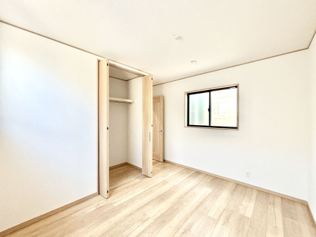 寝室 収納も充実しています！どんなお部屋にするか考えるのが楽しみですね。