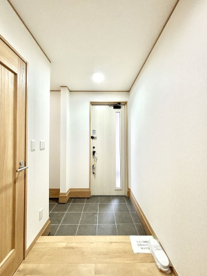 玄関 明るい玄関はお客様をお出迎えするのにぴったりです！ 