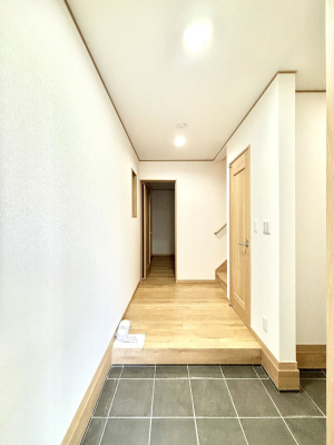 玄関 家族の帰宅やお客様をあたたかく迎える玄関  
