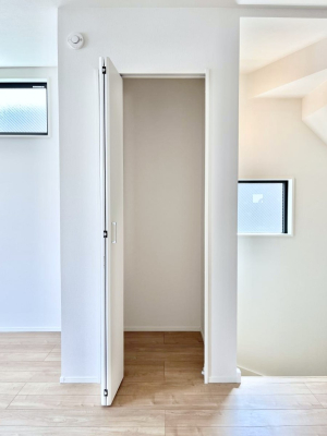 ̑ rO[BɎ[ƕW܂LDKXbLЕtłˁB  