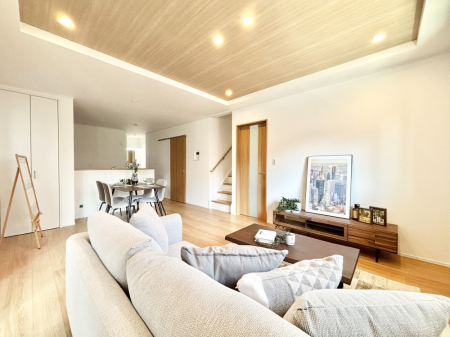 ���r���O �ǂ��ɂ��Ă��Ƒ��̂Ȃ������������R�~���j�P�[�V�������r���O�B 