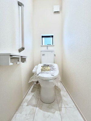 gC gC1K2KꂼɔzuĂĂƂĂ֗łB 