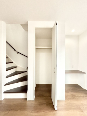 ̑ rO[BɎ[ƕW܂LDKXbLЕtłˁB  