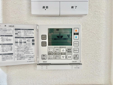 ̑ ق𕑂グAʂ畔Ŝ߂Ă鏰g[I