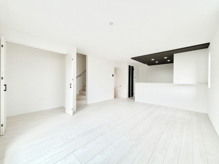 ���r���O ���Ƒ��̓��₩�Șb�����ŕ�܂�閾�邢���r���O