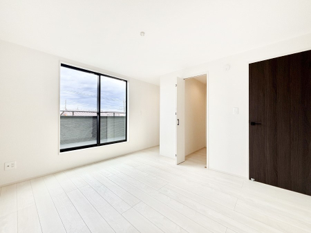 ���̑����� �i�`�������ȃt���[�����O�͂ǂ�ȃC���e���A�ɂ��}�b�`�B  