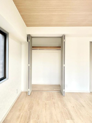 ̑ rO[BɎ[ƕW܂LDKXbLЕtłˁB  