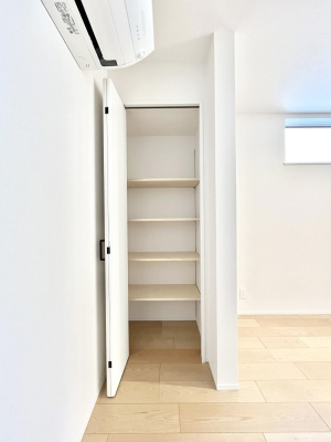 ���̑����� ���r���O���[�B�����Ɏ��[������ƕ����W�܂�LDK���X�b�L���Еt�������ł��ˁB  