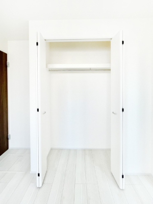 ���[ �m���̃N���[�[�b�g�B���s��������̂Ō���̈ߗނ�����������܂�܂��B