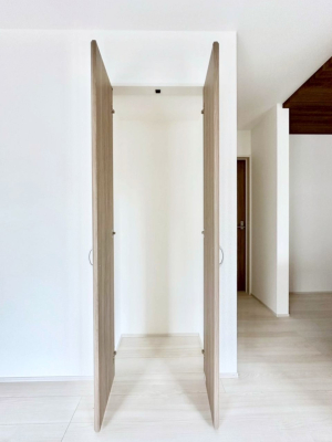 ̑ rO[BɎ[ƕW܂LDKXbLЕtłˁB  