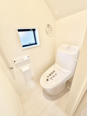 �g�C�� �g�C���͈��S�̂Q�ӏ��I���̃o�^�o�^������S�ł��B 