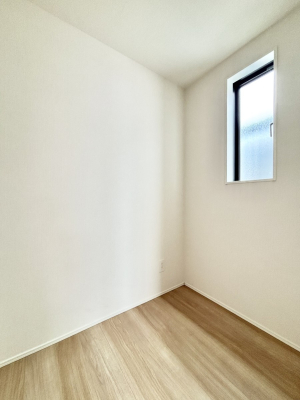 ���[ 3�K�̔[�ˁB���[�����ł͂Ȃ��A�e�����[�N���[����A�g���G�Ƃ��Ă������p���������܂��B