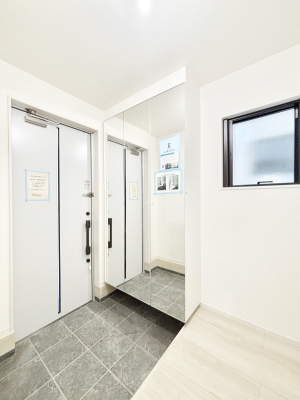 ���� �V��܂ł̃~���[����ԂɍL��������������Ă���܂�  