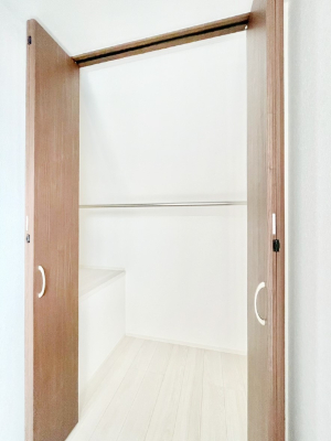 [ ߗނוȂǂ̎[ɕ֗ȃN[[bgtł