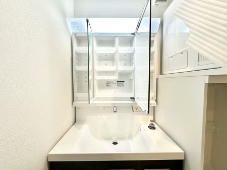 ���̑����� �O�ʋ��̗��ɁA���ϕi��q���p�i�Ȃǂ����[�\�B���ʑ����������ƕۂ��܂��I