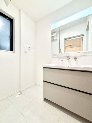 ʑEʏ 邢ʏ͖̐gxxyłႢłB