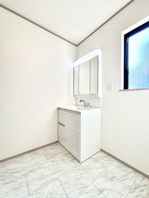 ʑEʏ 邢ʏ͖̐gxxyłႢłB