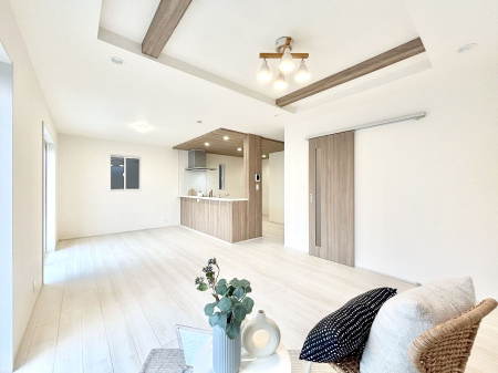 ���r���O �Z�ޕ��̌��������o�����A�C���e���A���l����̂��y���݂ȃ��r���O�ł��I 