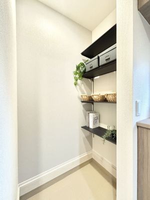 ���[ �V���[�Y�C���N���[�N�t���I�J���x�r�[�J�[���u���܂��B 