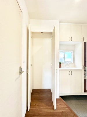  U炩肪ȌւXbĽ֎[t@