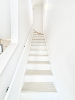 ���̑� ���Ƒ��Ԃ̃R�~���j�P�[�V�������[�܂郊�r���O�C���K�i���̗p���܂����B