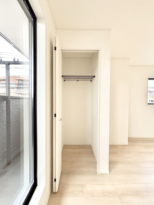 ���̑����� ���r���O���[�B�����Ɏ��[������ƕ����W�܂�LDK���X�b�L���Еt�������ł��ˁB  