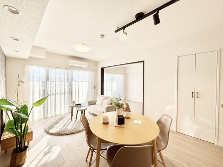 ���r���O ���Ƒ��̓��₩�Șb�����ŕ�܂�閾�邢���r���O