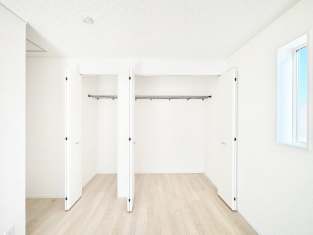 ���[ �m���̃N���[�[�b�g�B���s��������̂Ō���̈ߗނ�����������܂�܂��B