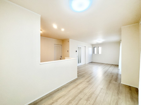 ���r���O �ǂ��ɂ��Ă��Ƒ��̂Ȃ������������R�~���j�P�[�V�������r���O�B 