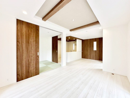 rO Ƒ̓₩Șbŕ܂閾邢rO