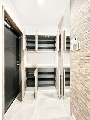 [ ʔ͂Ƒ̎ʐ^G߂̃CeAŏIƂĉoł܂B    