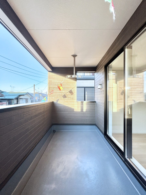 �o���R�j�[ �C���i�[�o���R�j�[�Ȃ̂ŉJ�ł����󕨂����������o���āA���ʂ�������̂Ŋ������ǂ��A�������X�y�[�X�Ƃ��ďd�󂵂܂��B 