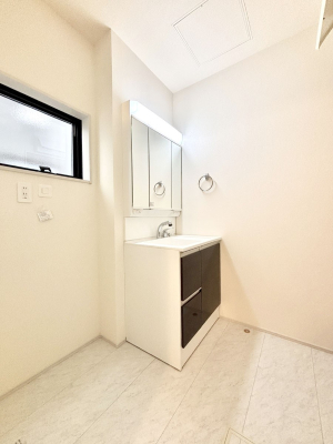 ʑEʏ 邢ʏ͖̐gxxyłႢłB