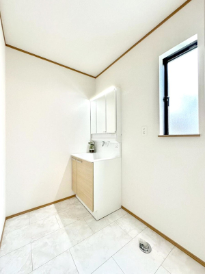 ʑEʏ 邢ʏ͖̐gxxyłႢłB