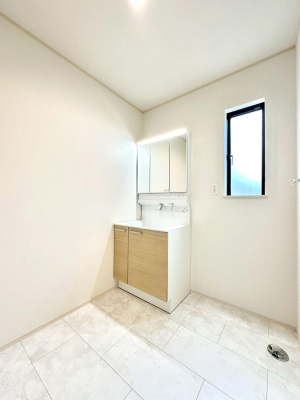 ʑEʏ 邢ʏ͖̐gxxyłႢłB