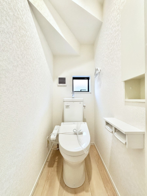 �g�C�� �g�C����1�K��2�K���ꂼ��ɔz�u����Ă��ĂƂĂ��֗��ł��B 