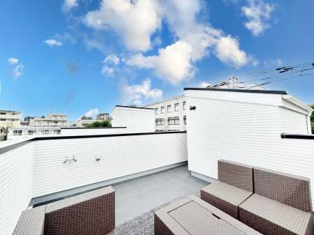 oRj[ XJCoRj[B߂ǂA傫Ȑ󕨂LĊ܂B