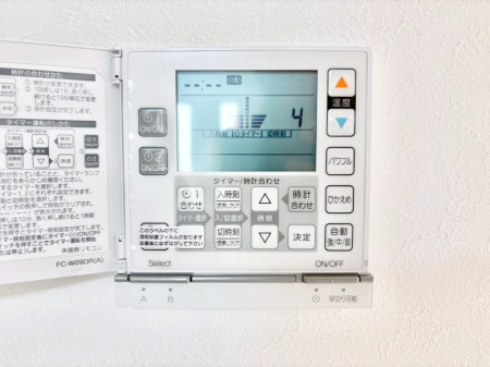 ̑ g[tœ~|J|JBƑ̌ẽXy[XɂȂ܂ˁB