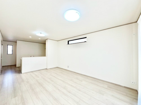 ���r���O ���Ƒ��̓��₩�Șb�����ŕ�܂�閾�邢���r���O