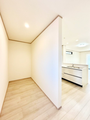 ���[ �H�i�̃X�g�b�N�⒲�����̕ۊǂɕ֗��ȃp���g���[