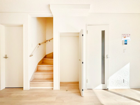 ���̑����� ���r���O���[�B�����Ɏ��[������ƕ����W�܂�LDK���X�b�L���Еt�������ł��ˁB  