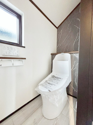 �g�C�� �g�C���͈��S�̂Q�ӏ��I���̃o�^�o�^������S�ł��B 