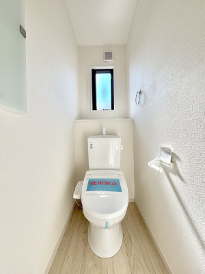 �g�C�� �g�C����1�K��2�K���ꂼ��ɔz�u����Ă��ĂƂĂ��֗��ł��B 