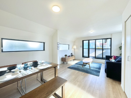 ���r���O ���Ƒ��̓��₩�Șb�����ŕ�܂�閾�邢���r���O  