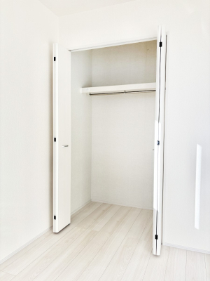 ���[ �m���̃N���[�[�b�g�B���s��������̂Ō���̈ߗނ�����������܂�܂��B