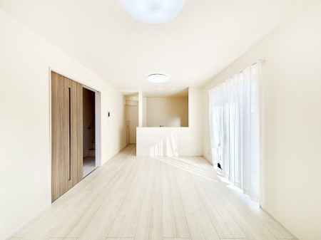 ���r���O ���Ƒ��̓��₩�Șb�����ŕ�܂�閾�邢���r���O