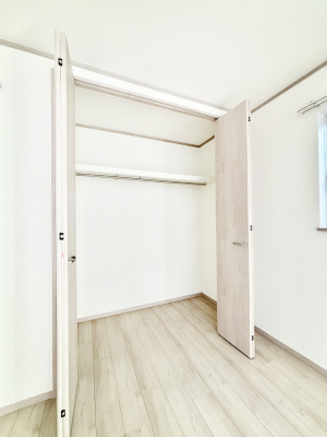 ���[ �m���̃N���[�[�b�g�B���s��������̂Ō���̈ߗނ�����������܂�܂��B